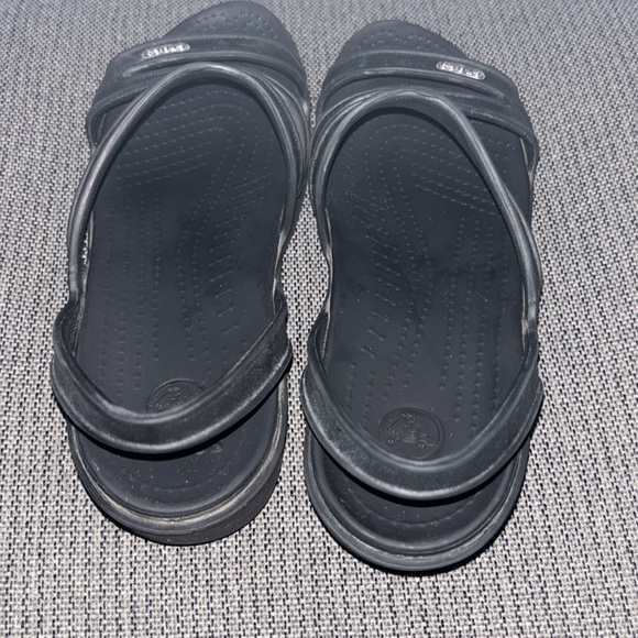 Comfortable Crocs Sandals - Picture 6 of 8
